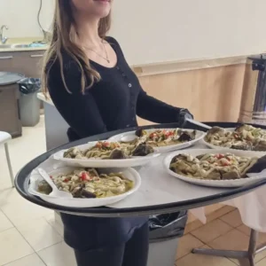 מלצרים בלבד