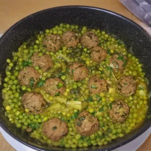 קציצות עוף ברוטב לימון וכורכום